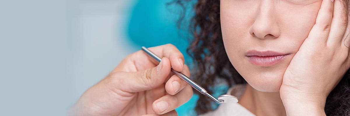 woman with tooth ache having a dental check up